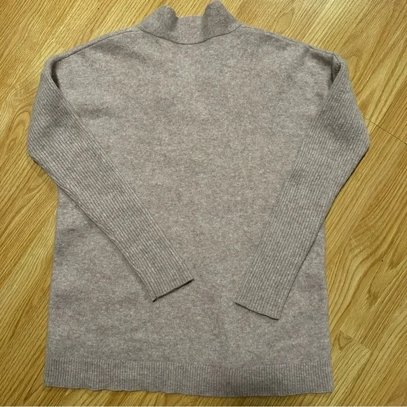 100% cashmere long ribbed sleeve lilac purple v neck women’s sweater medium - Picture 8 of 8